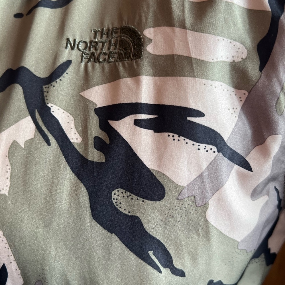 The North Face Woman's Barstol Bomber Jacket Full Zip Quilted Camo Size L  cute! - Picture 9 of 14